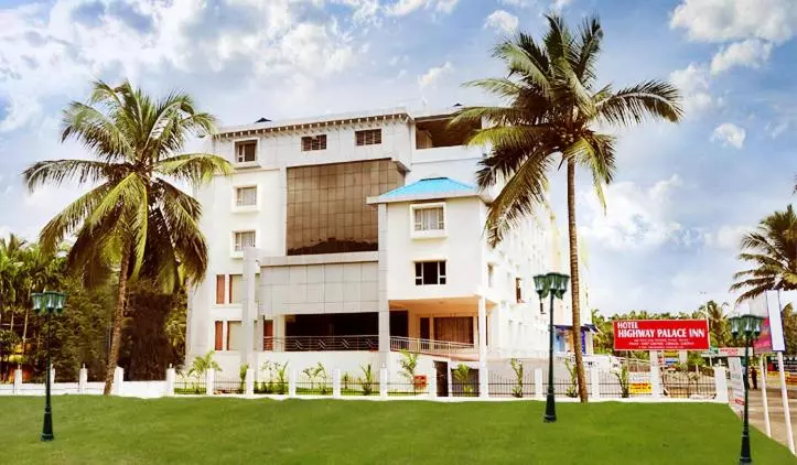 Hotelli Highway Palace Inn