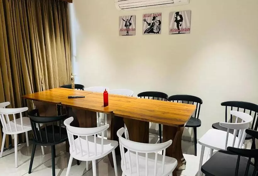 Hotelli Royal Empire