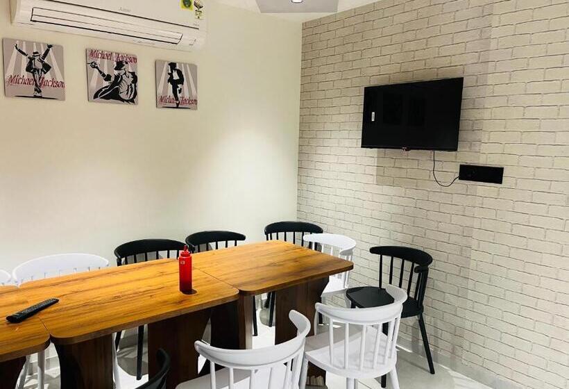 Отель Royal Empire