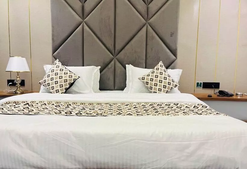 Hotelli Royal Empire