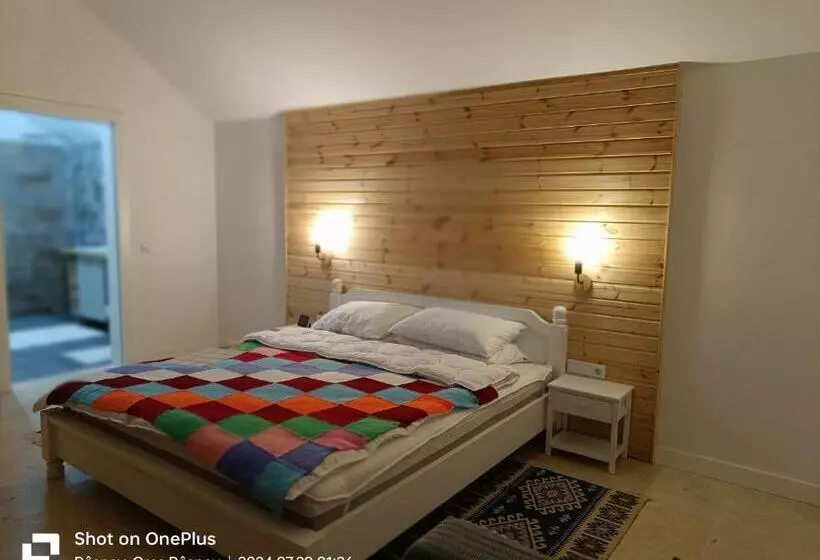 پانسیون Imperfect Guests House