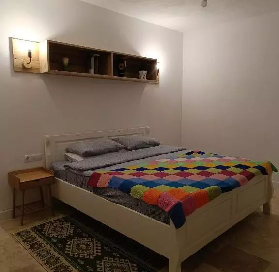 پانسیون Imperfect Guests House