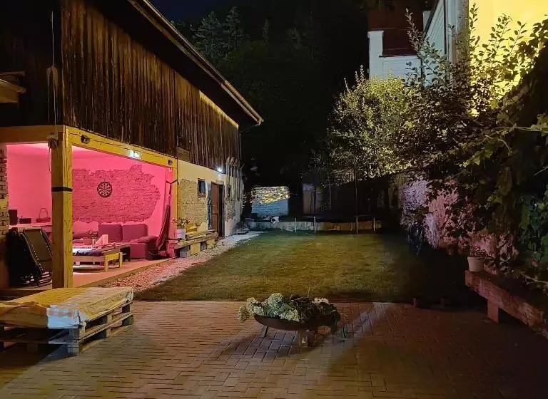 پانسیون Imperfect Guests House