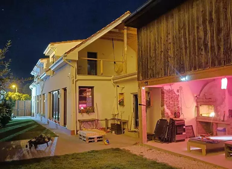 پانسیون Imperfect Guests House
