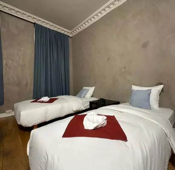 ペンション Paradise Suites