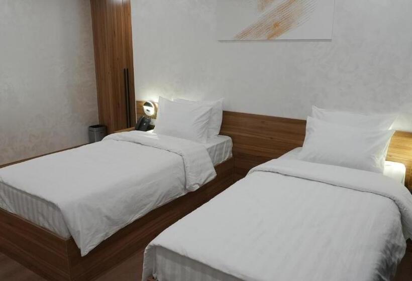 Avant Hotel Tashkent Pool&terrace