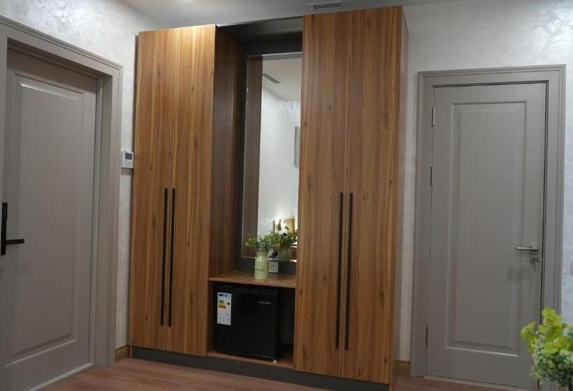 Avant Hotel Tashkent Pool&terrace