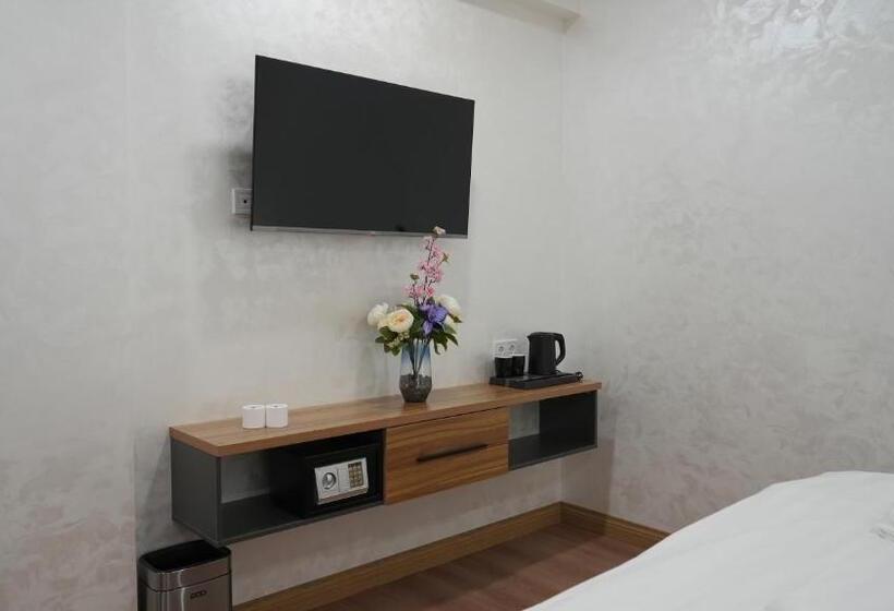 Avant Hotel Tashkent Pool&terrace