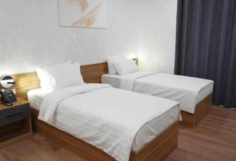 Avant Hotel Tashkent Pool&terrace