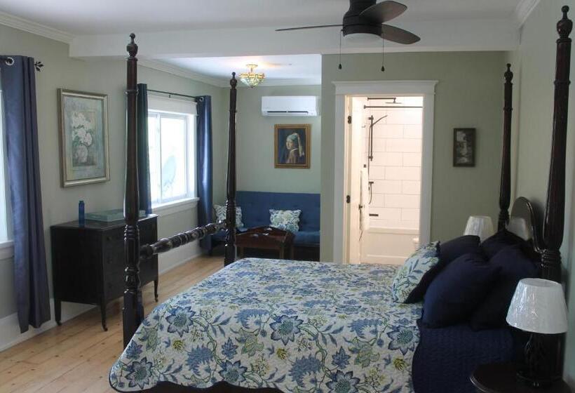 Bed and Breakfast Cranberry Moon Inn