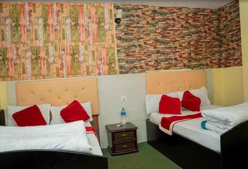 هتل Laxmi Lodge, Charikot