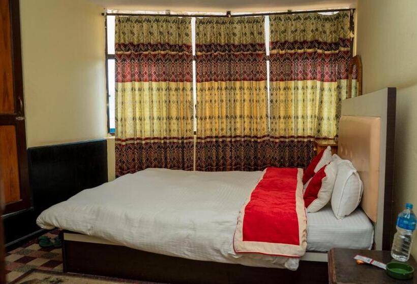 هتل Laxmi Lodge, Charikot