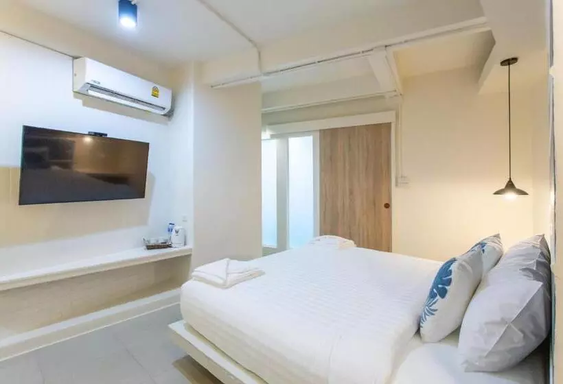 ホテル The Light House At Town Phuket