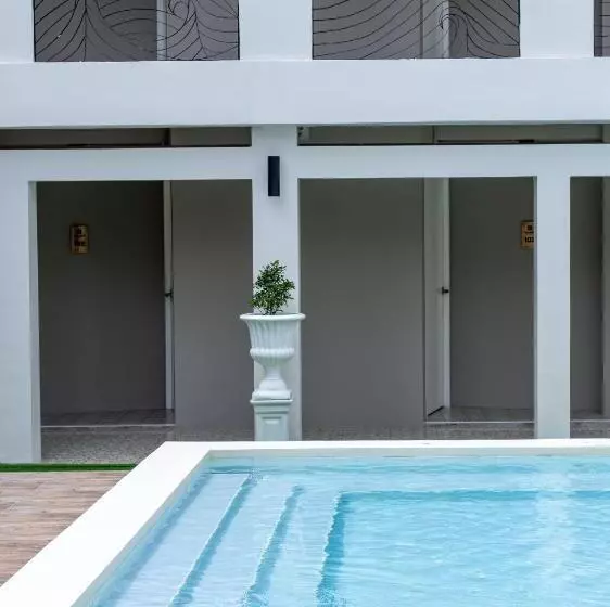 ホテル The Light House At Town Phuket