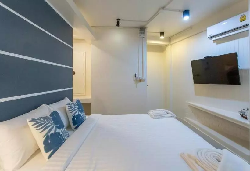 ホテル The Light House At Town Phuket