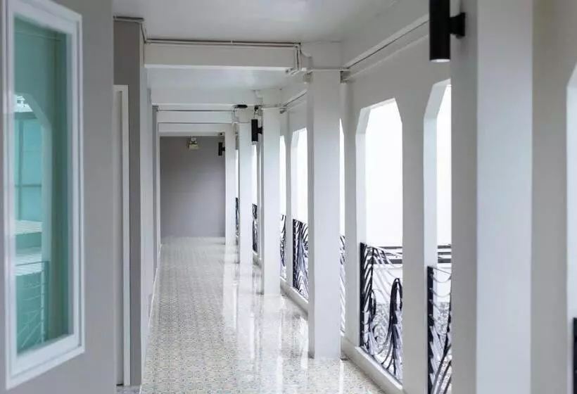 ホテル The Light House At Town Phuket