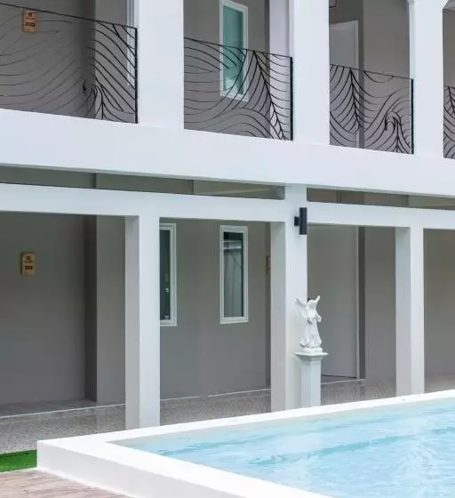 ホテル The Light House At Town Phuket