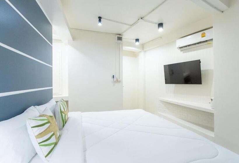 Отель The Light House At Town Phuket