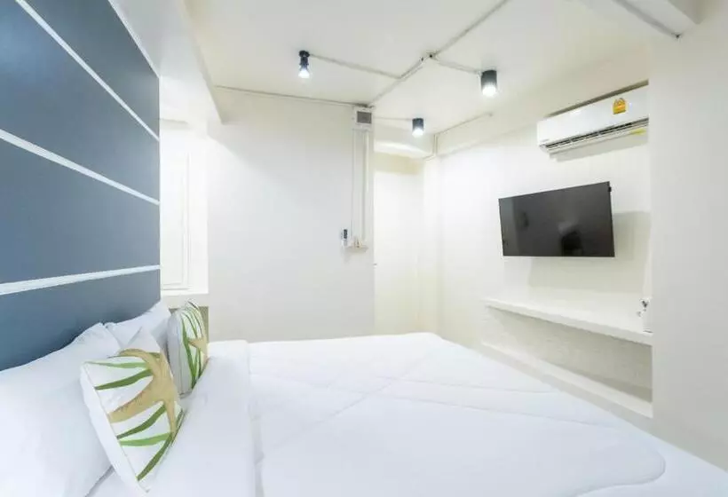 ホテル The Light House At Town Phuket