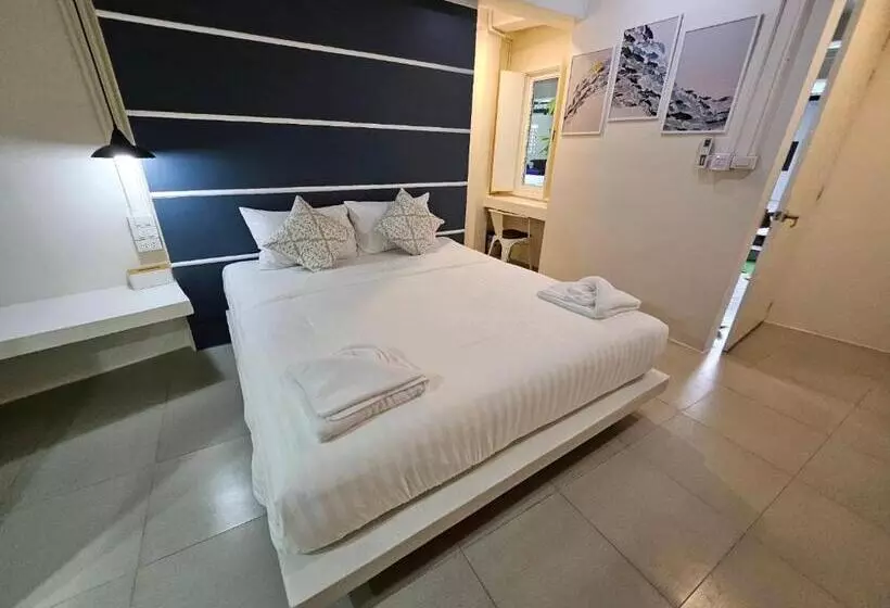 ホテル The Light House At Town Phuket