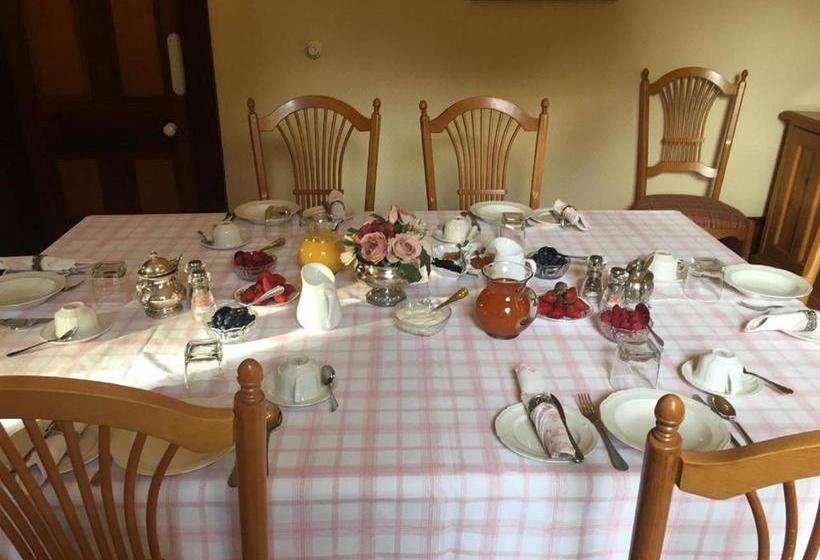 민박 Cotehele  The Magistrates House