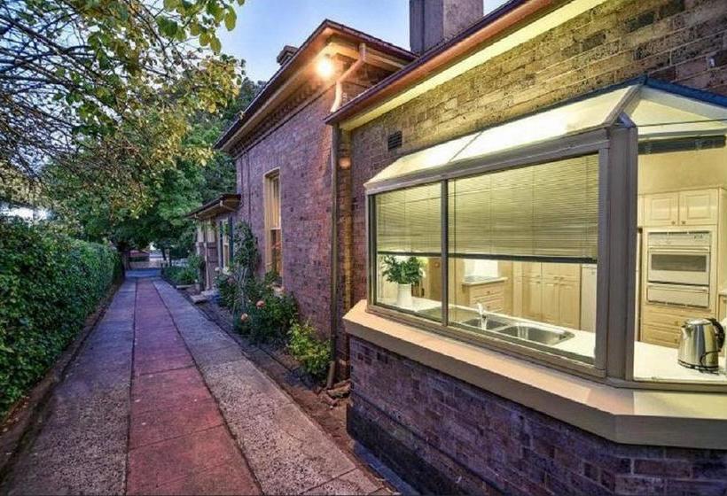 민박 Cotehele  The Magistrates House