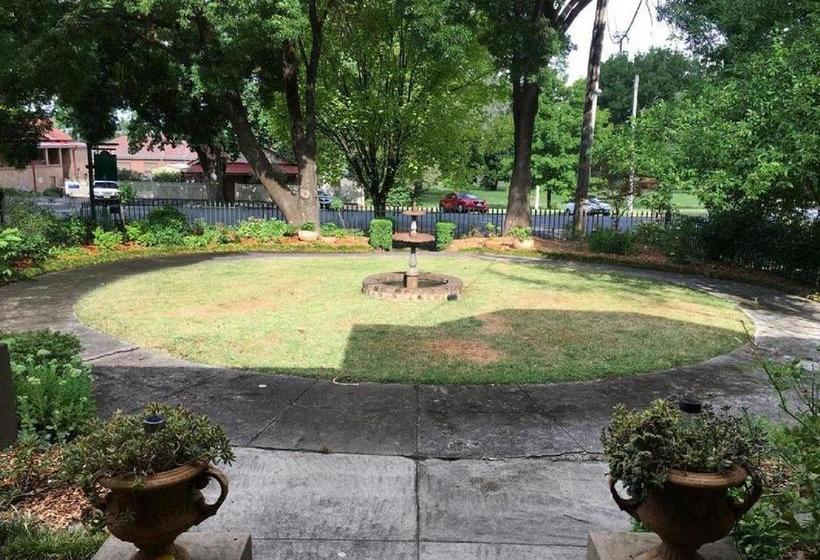 민박 Cotehele  The Magistrates House