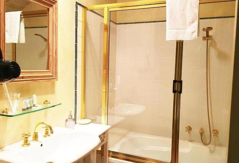 민박 Cotehele  The Magistrates House