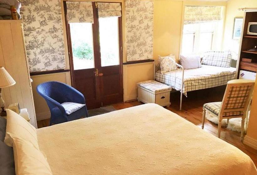 민박 Cotehele  The Magistrates House