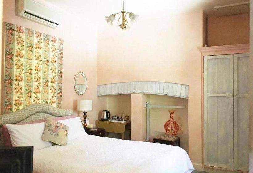 민박 Cotehele  The Magistrates House