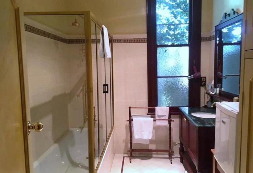 민박 Cotehele  The Magistrates House