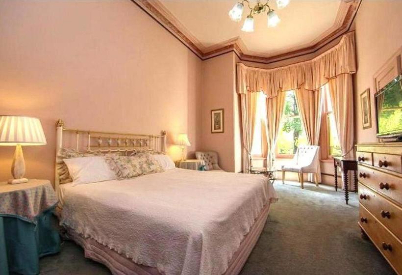 민박 Cotehele  The Magistrates House