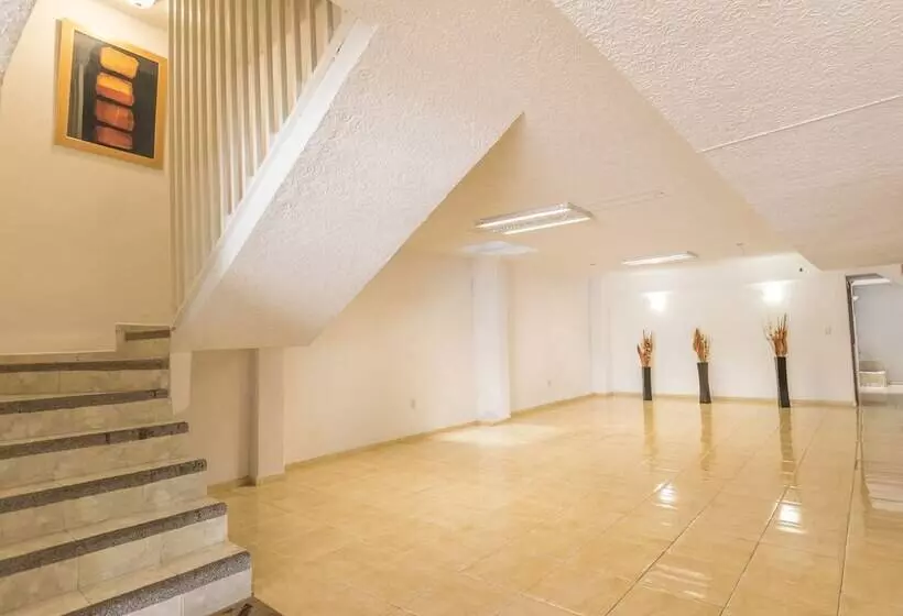 Hotelli Suites Poliforum Inn