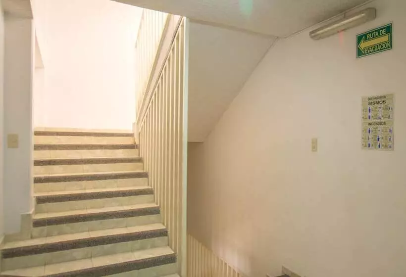 Hotelli Suites Poliforum Inn