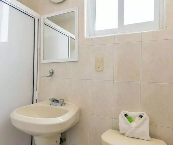 Hotelli Suites Poliforum Inn