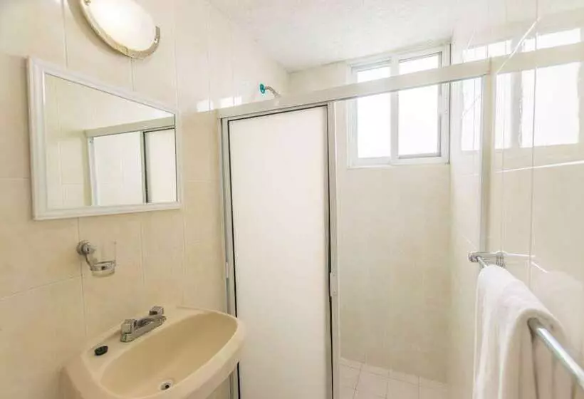 Hotelli Suites Poliforum Inn