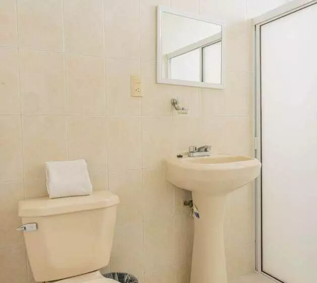 Hotelli Suites Poliforum Inn