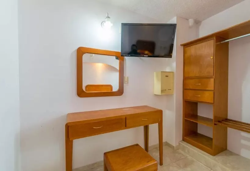 Hotelli Suites Poliforum Inn