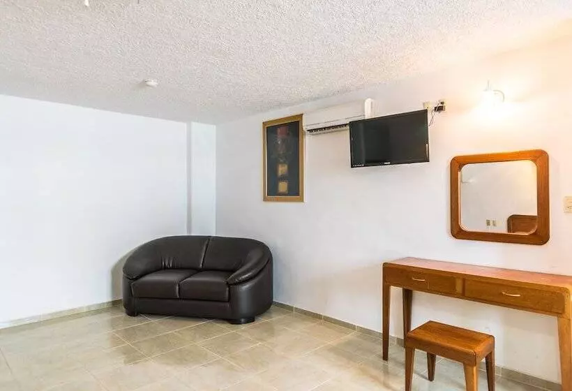 Hotelli Suites Poliforum Inn