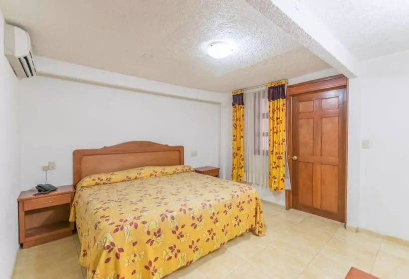 Hotelli Suites Poliforum Inn