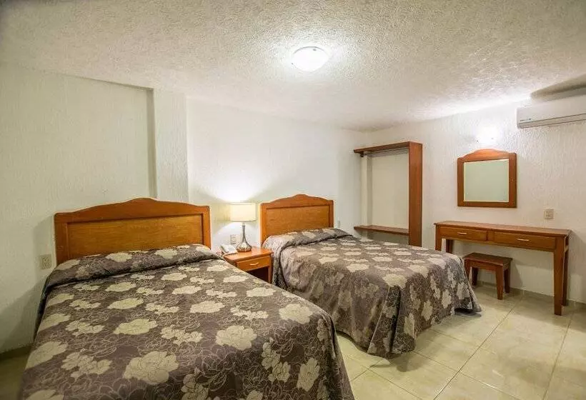 Hotelli Suites Poliforum Inn