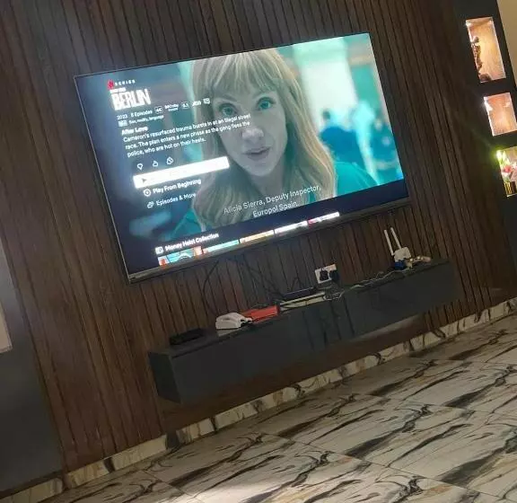 2508 Hotel And Suites