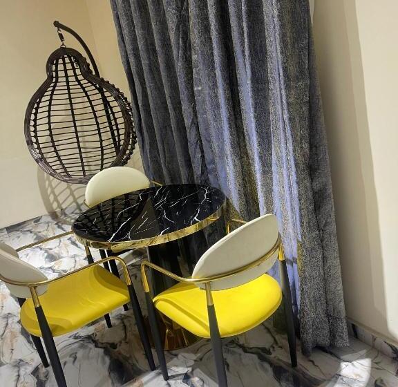 2508 Hotel And Suites