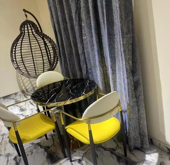 2508 Hotel And Suites