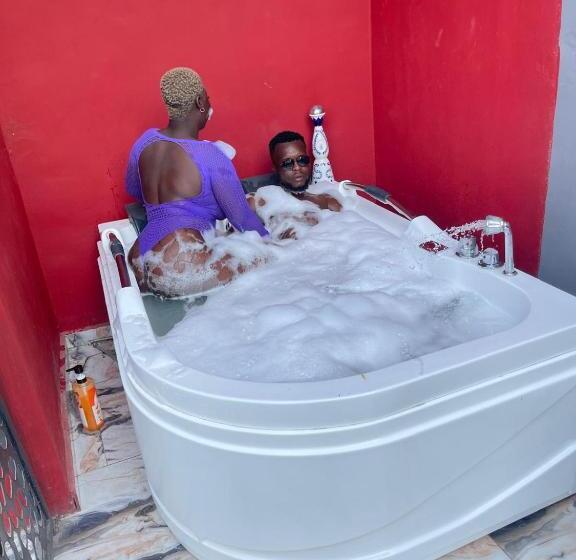 2508 Hotel And Suites