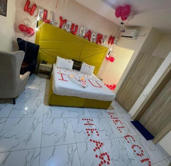 2508 Hotel And Suites