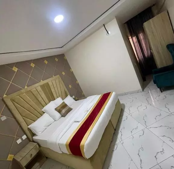 2508 Hotel And Suites