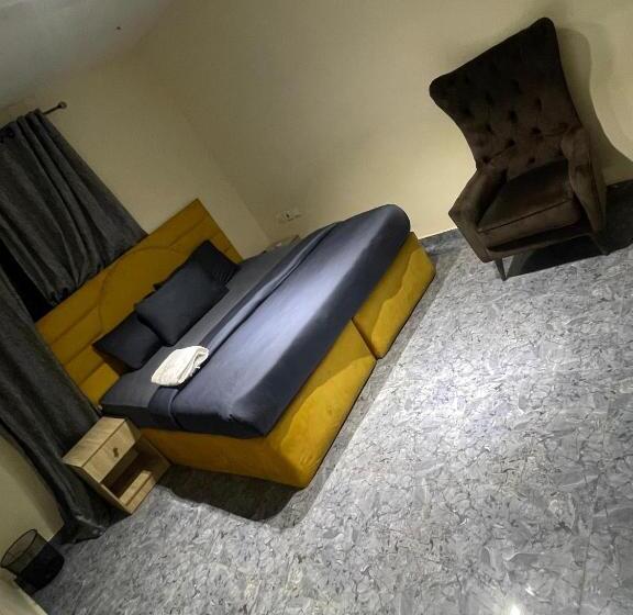 2508 Hotel And Suites