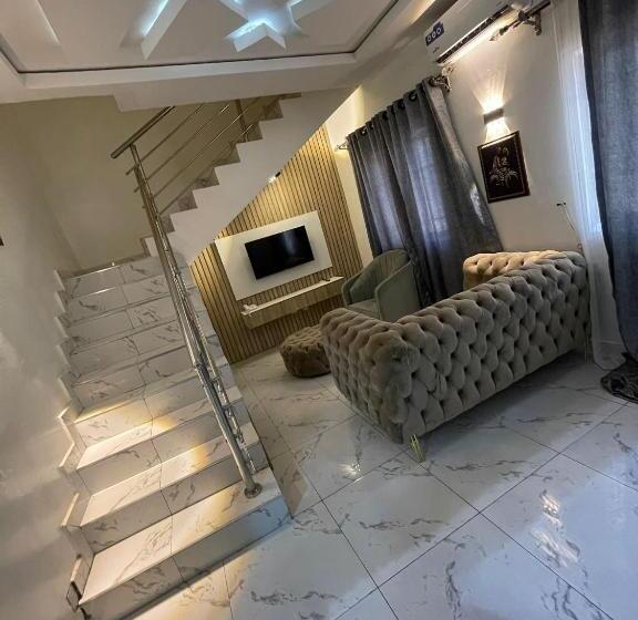 2508 Hotel And Suites