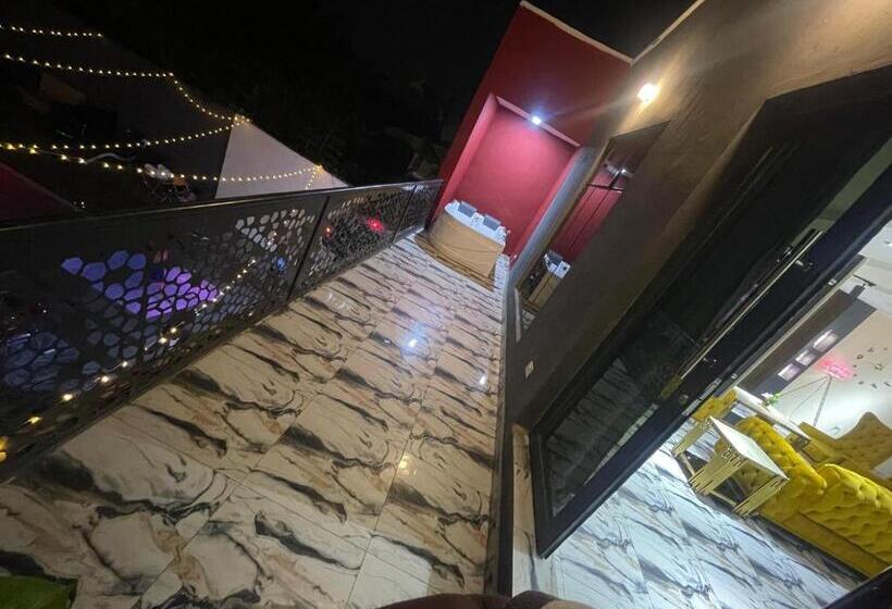 2508 Hotel And Suites